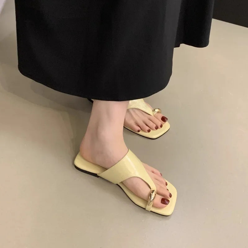 LBSFY -Women's Summer New Soft Flat Bottom Sandals Toe Post Beach Sandals Outdoor Rubber Sole Plastic Upper Metal Decorated Flip Flops