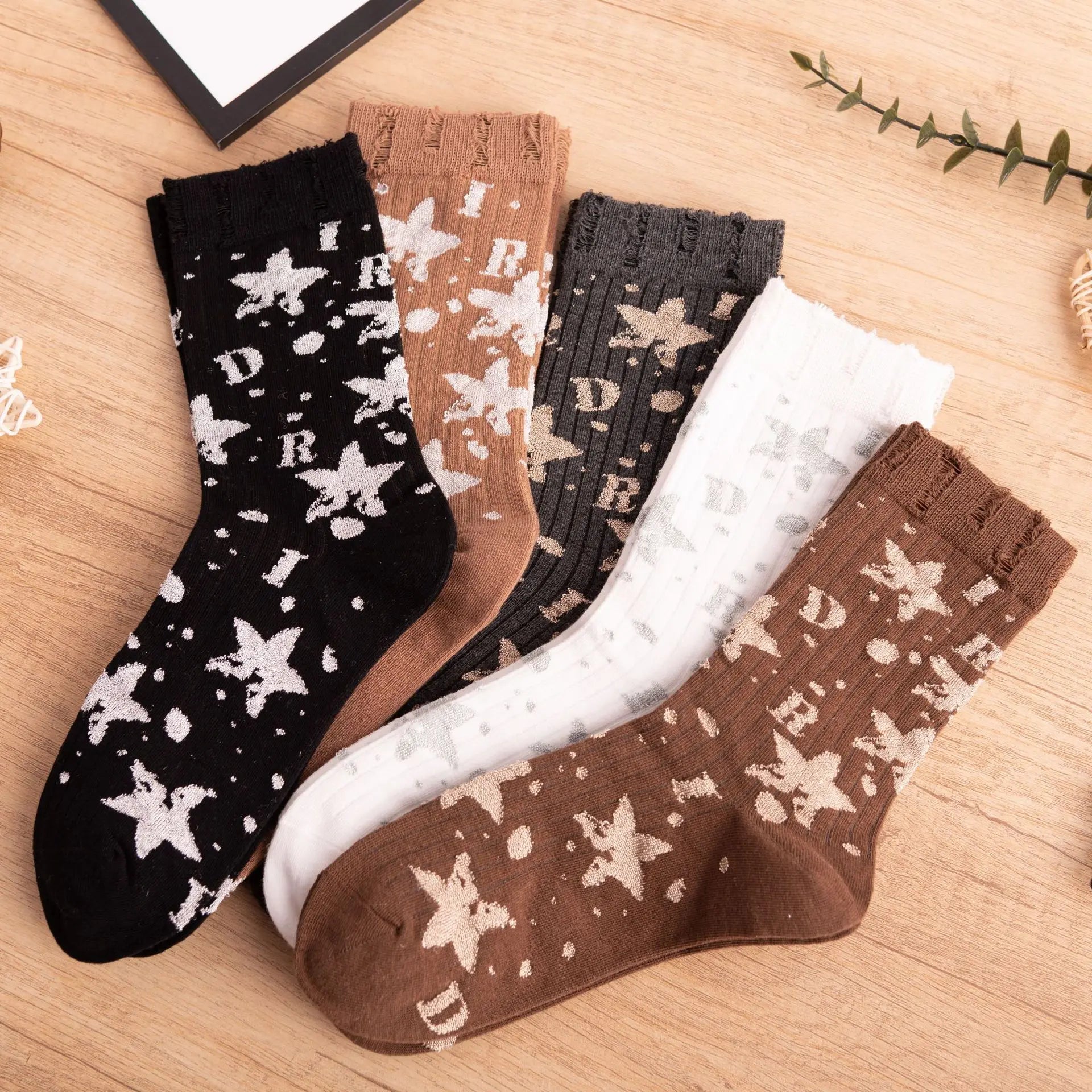 Lbsfy 5 Pairs Women Sock 1 Set Cotton Lady Graffiti Stars Print Cute Kawaii Harajuku Streetwear Socks Pack Calcetines Mujer Girls Gift