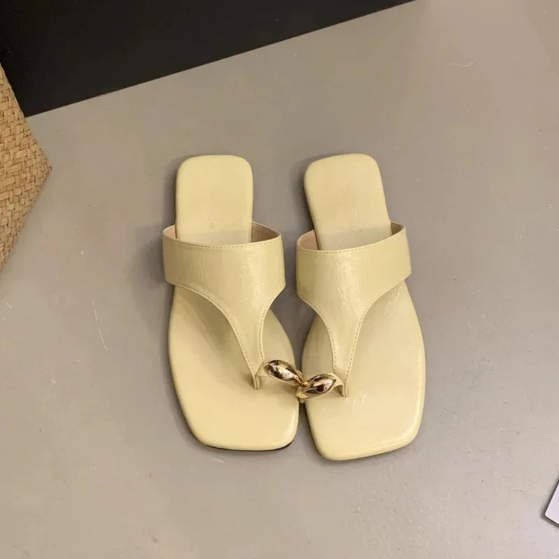 LBSFY -Women's Summer New Soft Flat Bottom Sandals Toe Post Beach Sandals Outdoor Rubber Sole Plastic Upper Metal Decorated Flip Flops