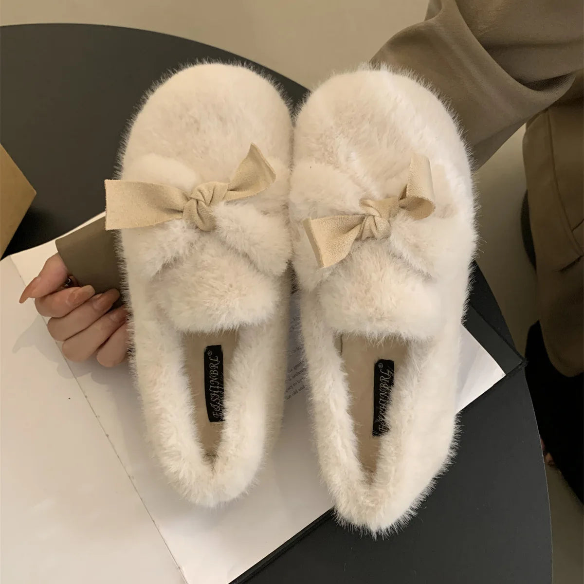 LBSFY  -A slip-on bean shoes women winter plus cashmere cotton shoes 2024 new bow hair shoes women wear flat shoes