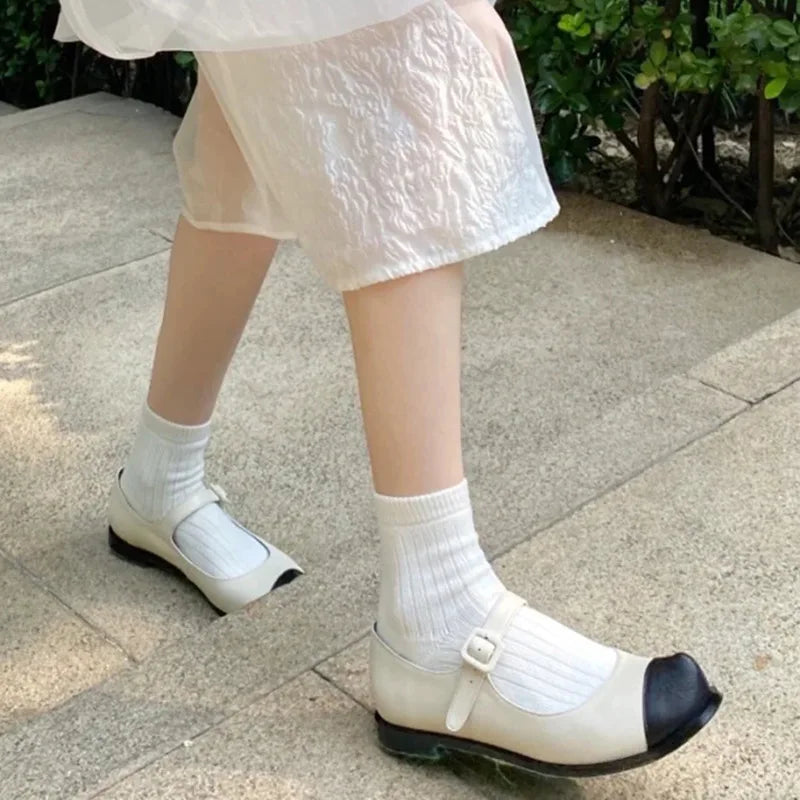 LBSFY  -  Black and White Color Blocked Grandmother, Light Mouth Flat Bottomed Pointed Rhinoceros Horn Mary Jane Single Shoes