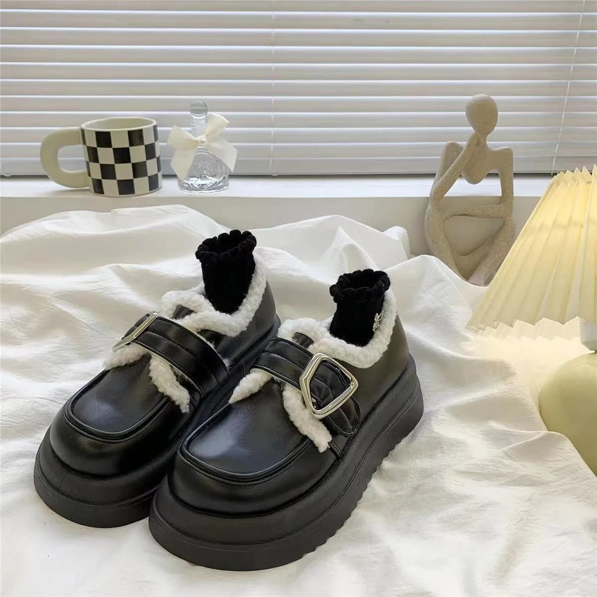 LBSFY  -  Fashionable Comfortable Velvet and Warm Loafers for Women Winter New Retro Platform Thick-soled Sports/Casual Shoes for Women