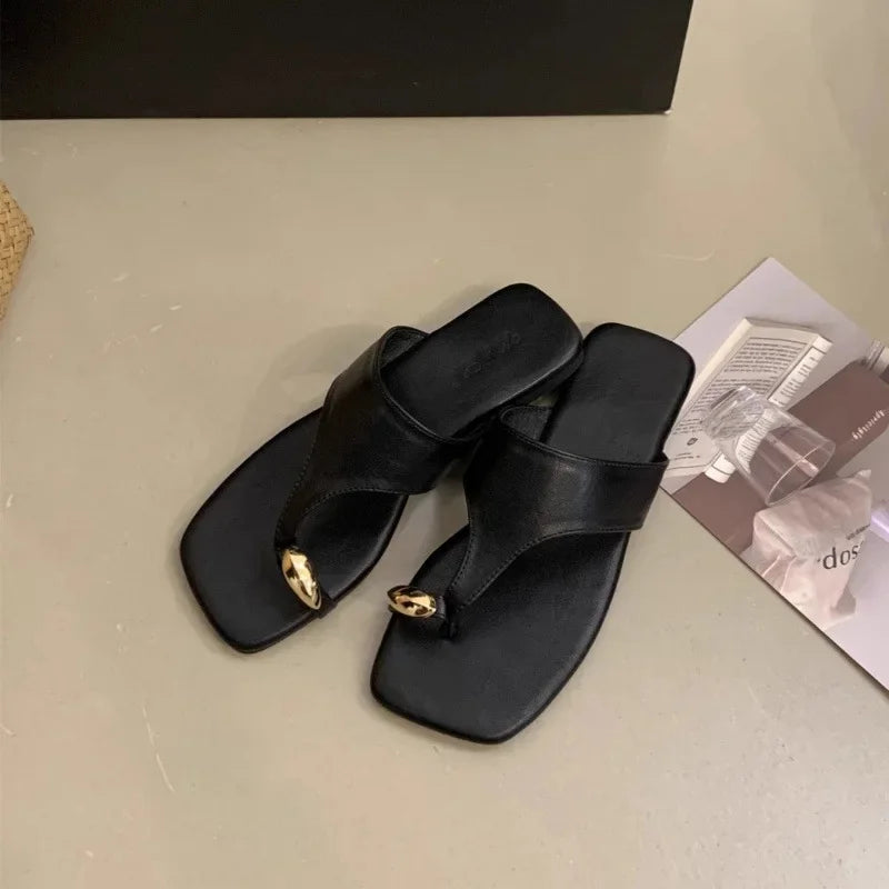 LBSFY -Women's Summer New Soft Flat Bottom Sandals Toe Post Beach Sandals Outdoor Rubber Sole Plastic Upper Metal Decorated Flip Flops